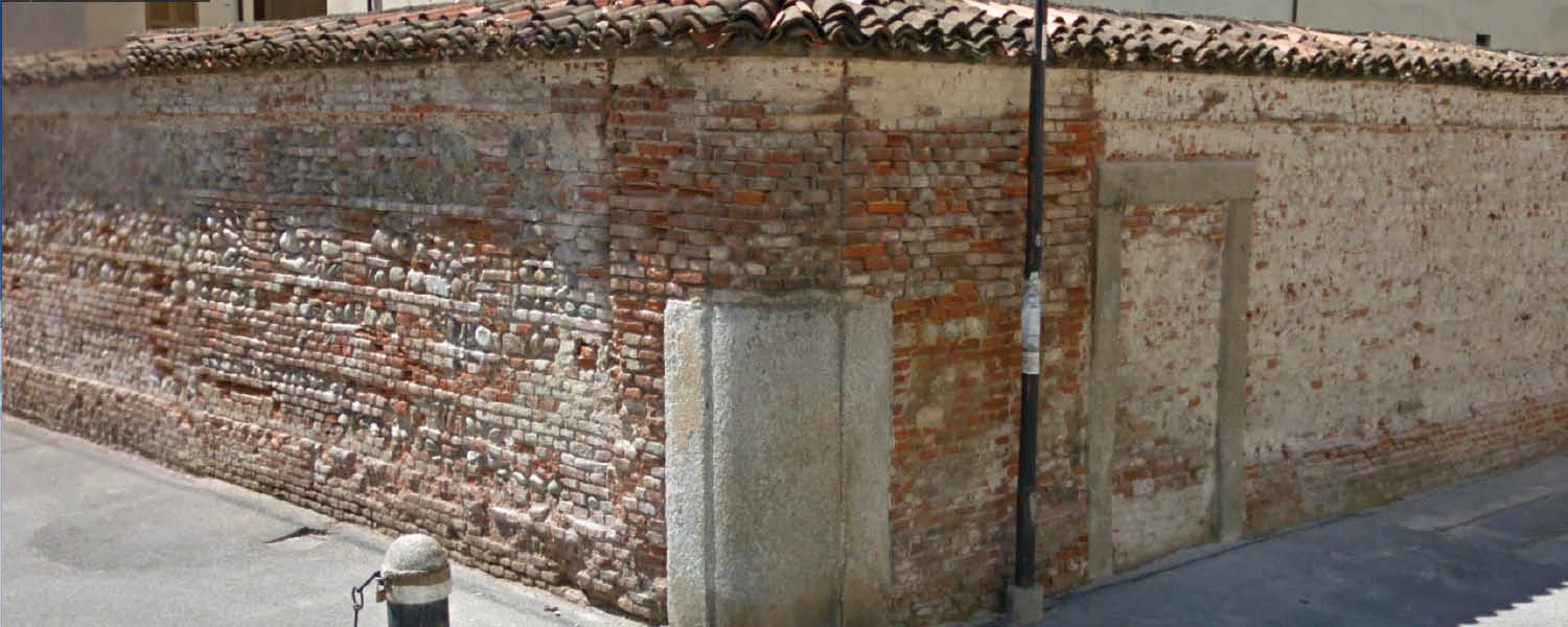 Un muro della chiesa a gorgonzola
